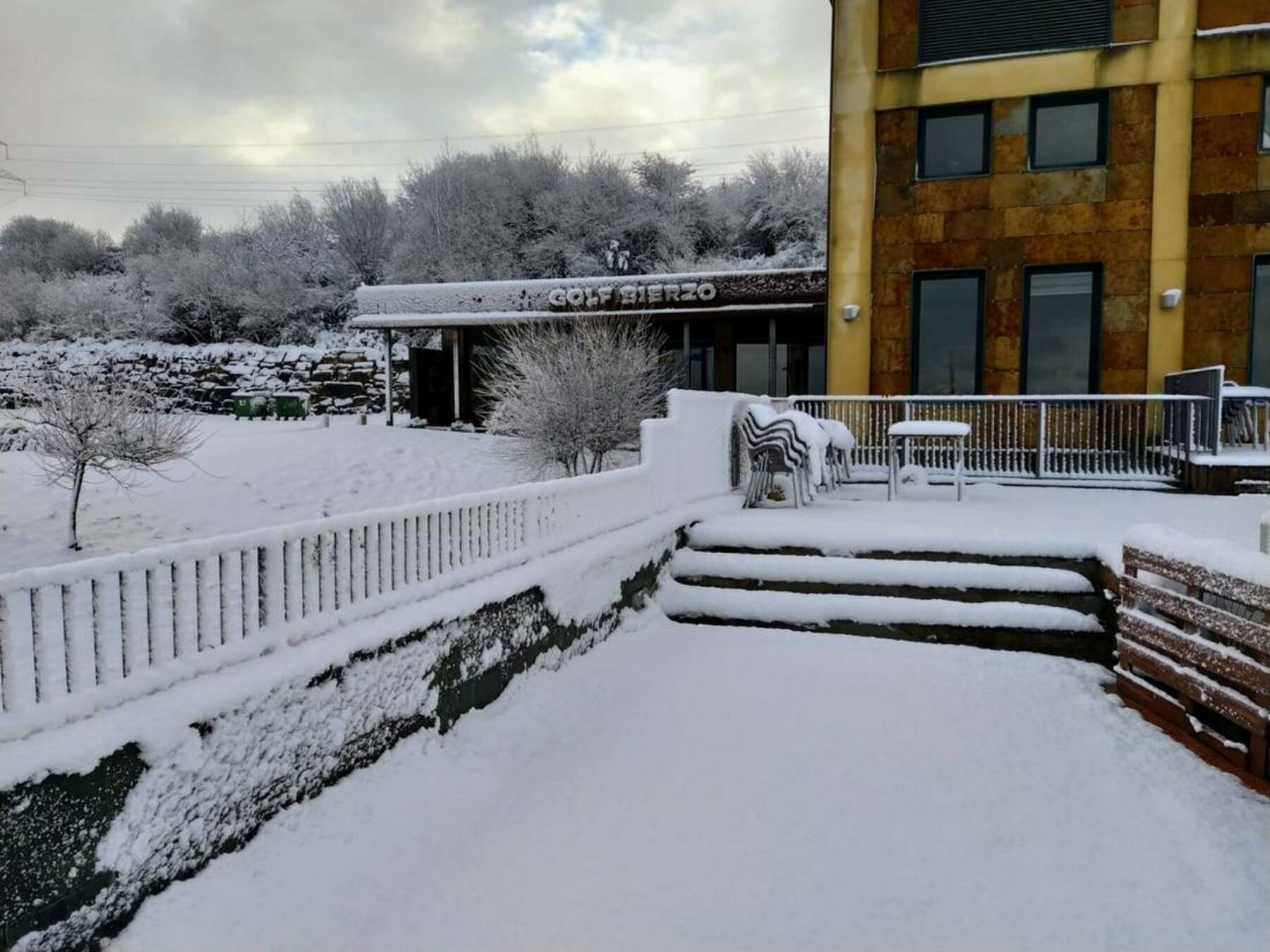     GOLF BIERZO - CASA CLUB